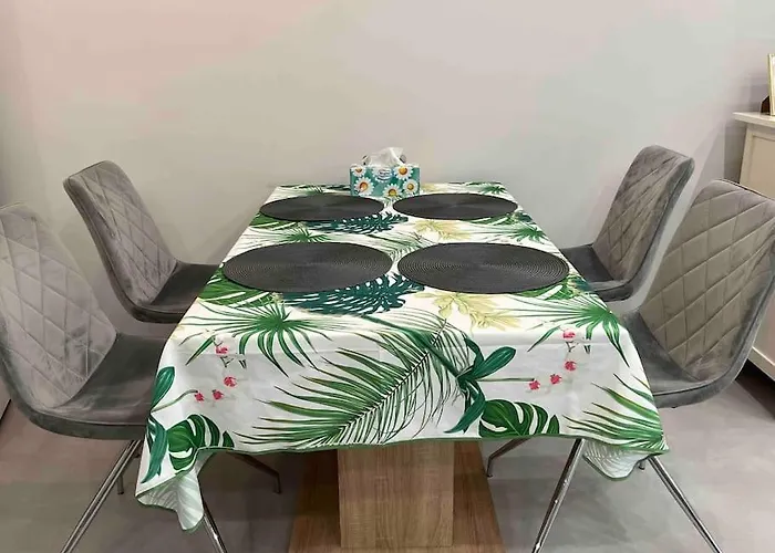 Center * بودابست